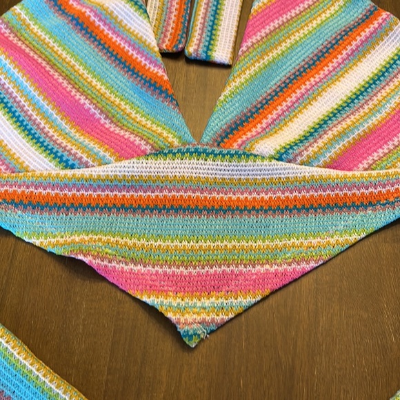 Kendall & Kylie xs Crop halter - Picture 2 of 7